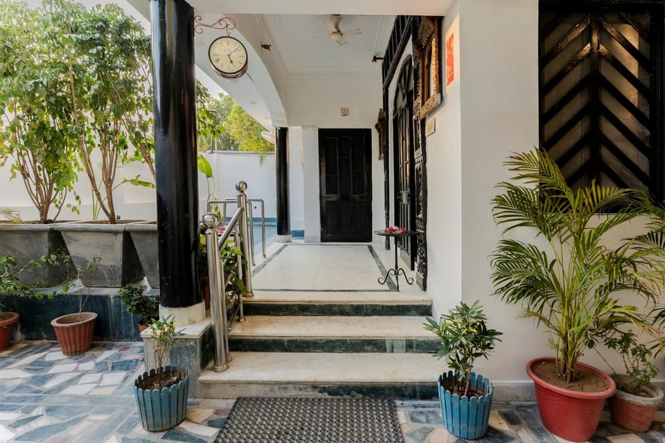 Facade/entrance, Garden view