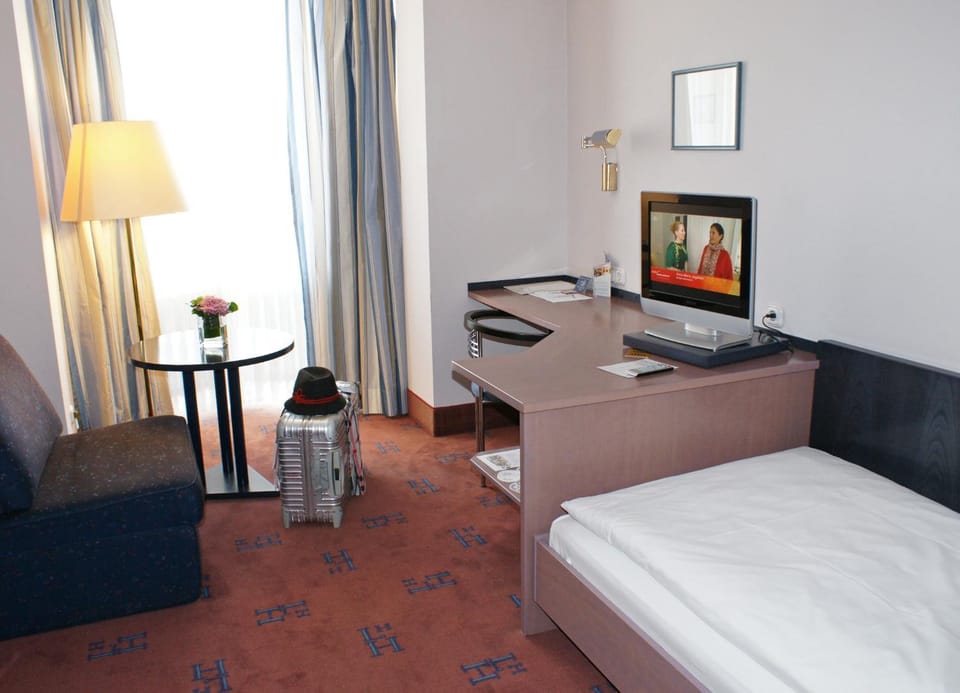 Bed, Seating area
