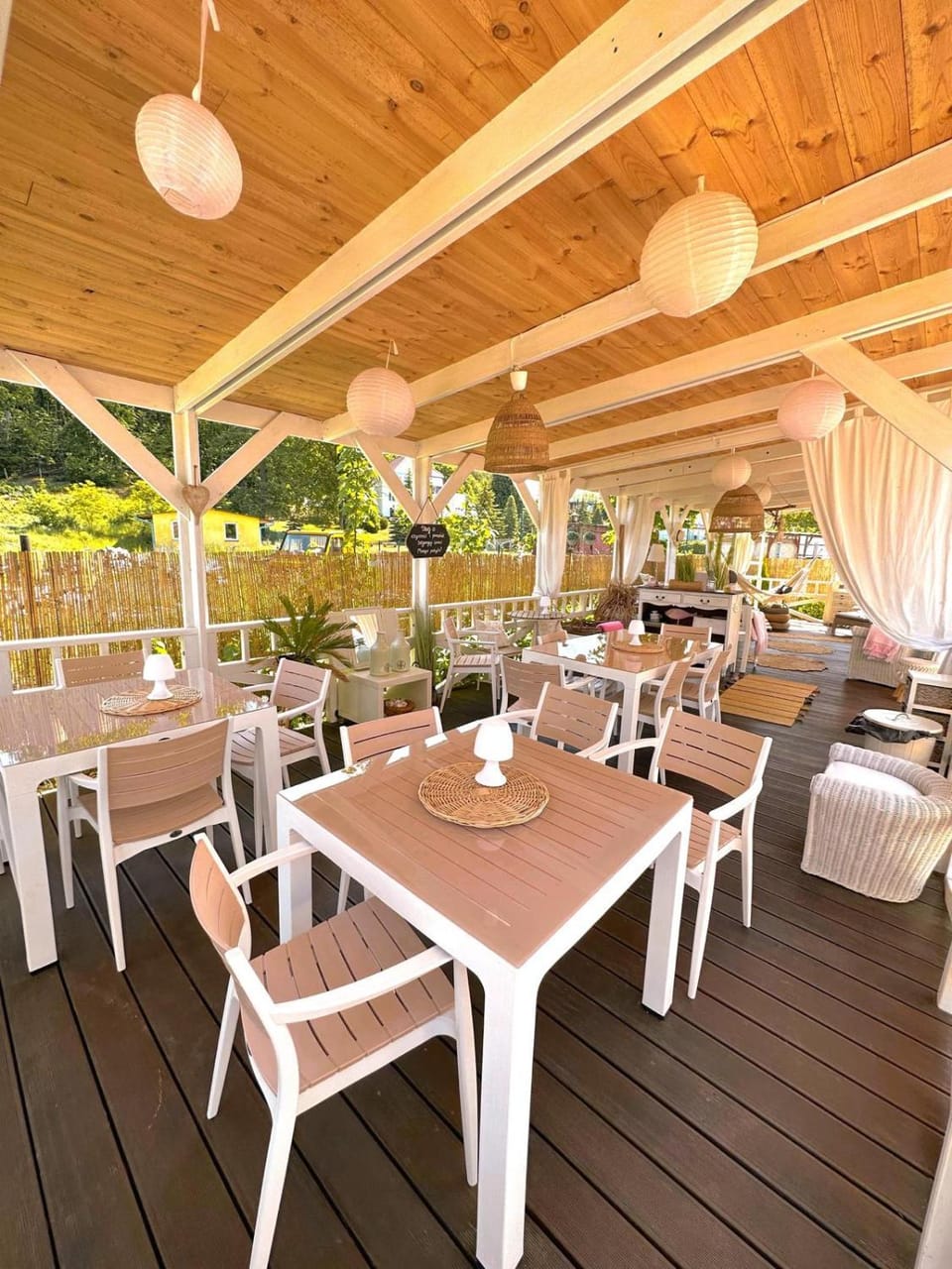 Patio, Restaurant/places to eat, Day, Garden, View (from property/room), Balcony/Terrace, Living room, Banquet/Function facilities, Seating area