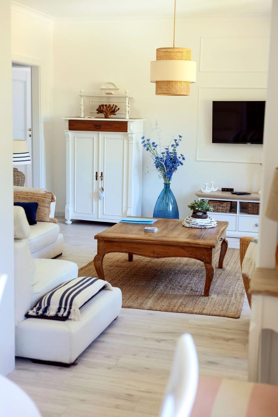 TV and multimedia, Kitchen or kitchenette, Living room, Seating area, Dining area, Evening entertainment, wardrobe