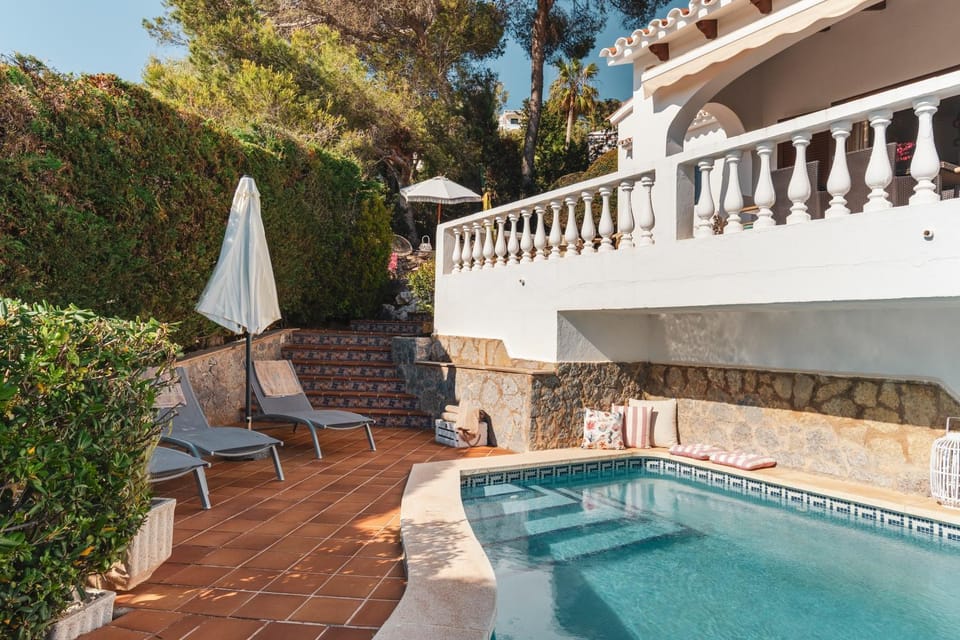 Property building, Patio, Off site, Day, Natural landscape, Garden, View (from property/room), Balcony/Terrace, Garden view, Pool view, Swimming pool, sunbed