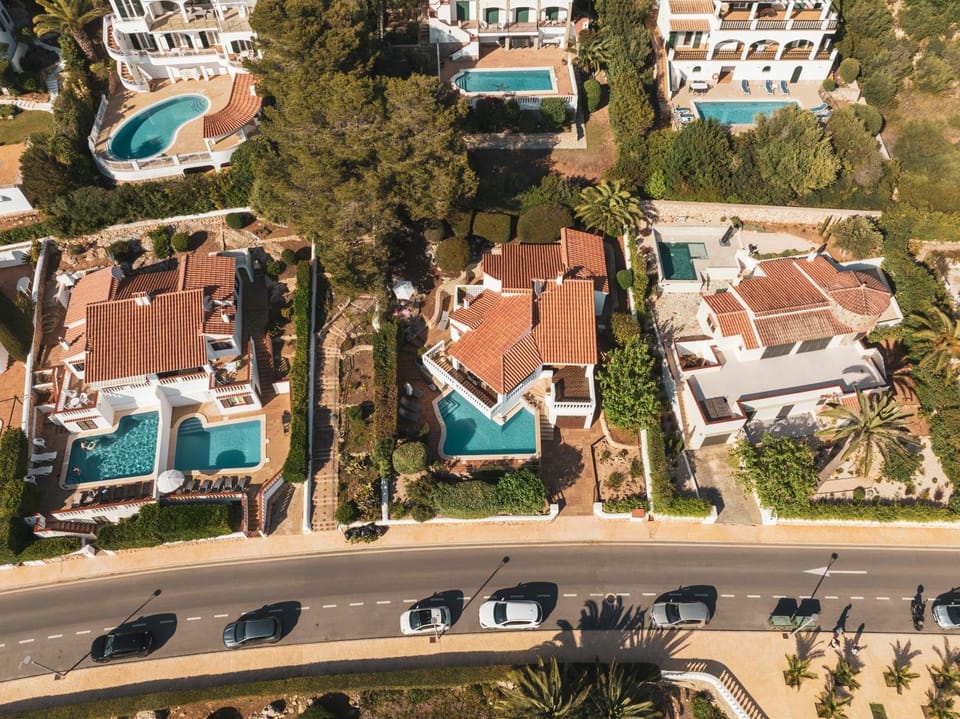 Property building, Off site, Day, Neighbourhood, Bird's eye view, City view, Pool view, Street view, Swimming pool, Parking
