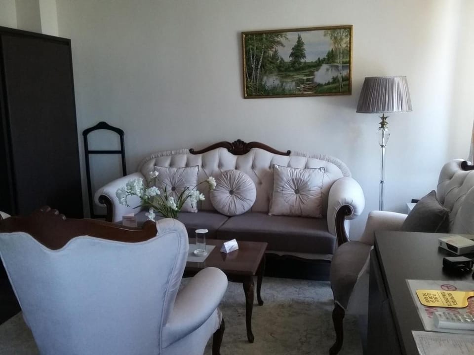 Living room, Seating area