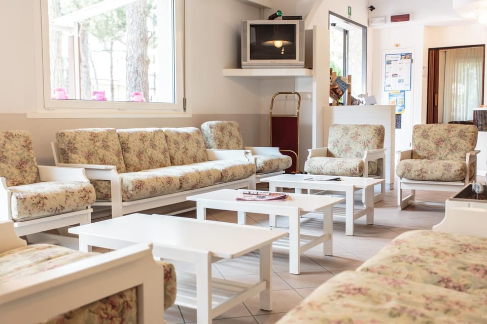 Communal lounge/ TV room