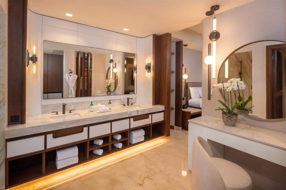Shower, Toilet, Bathroom, Decorative detail, towels