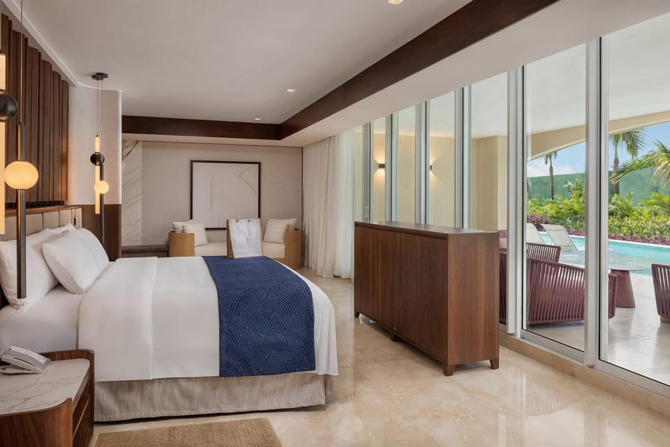 Bed, Balcony/Terrace, Bedroom, Swimming pool, sunbed