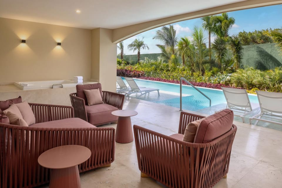 Balcony/Terrace, Seating area, Pool view, sunbed