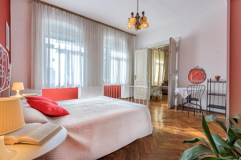 Pula city center big apartment with private parking Apartment in Pula