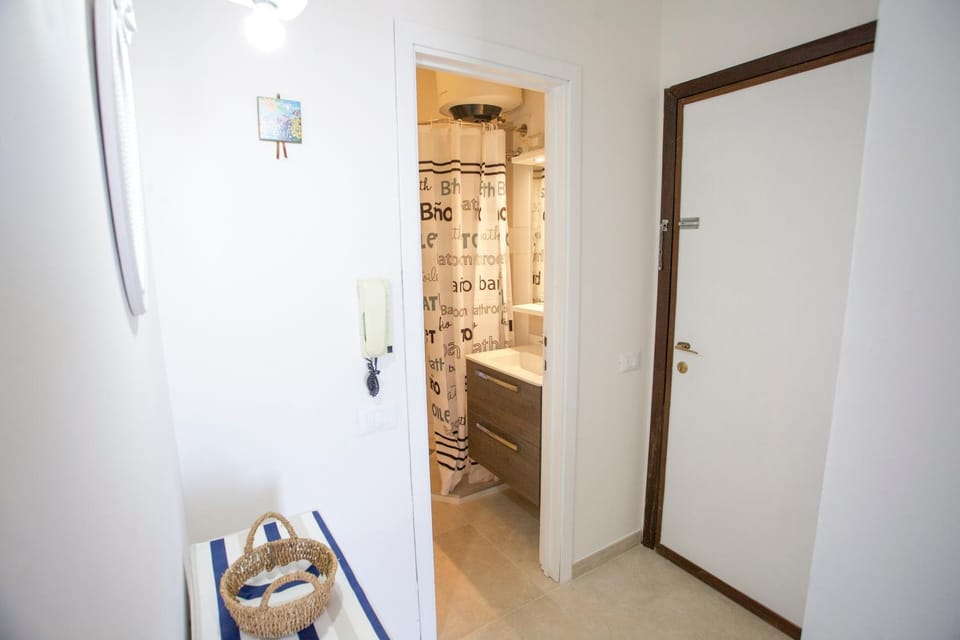 Bathroom, Photo of the whole room