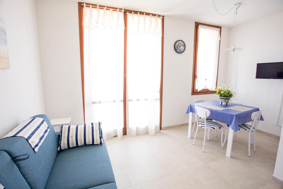 Bed, Living room, Dining area