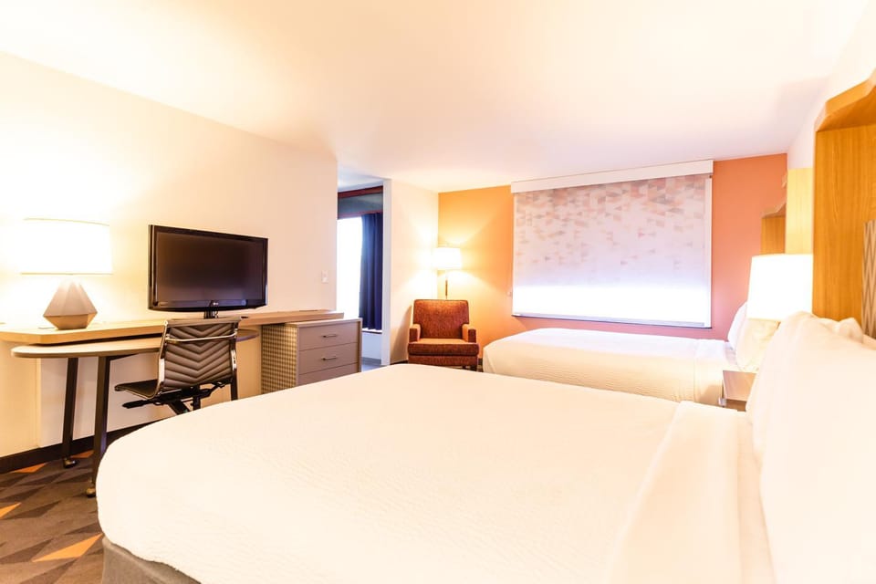 Bed, TV and multimedia, Photo of the whole room, Bedroom, hair dresser