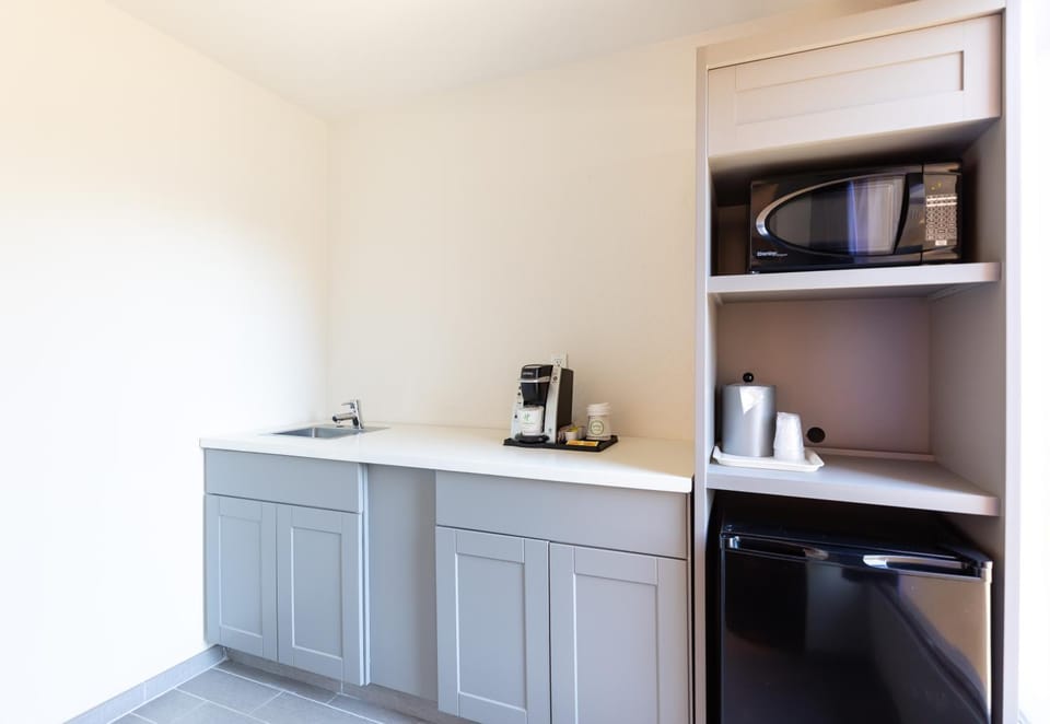 Coffee/tea facilities, minibar