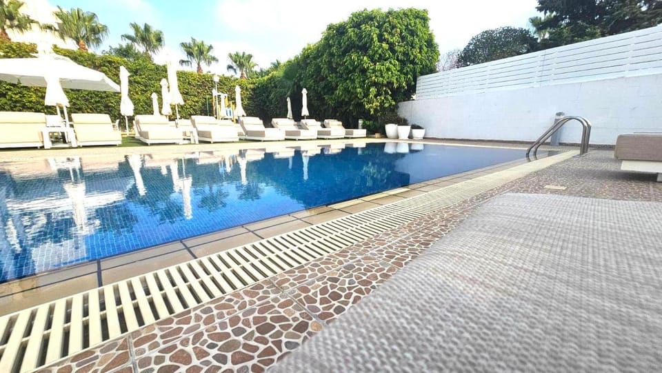 Swimming pool, sunbed