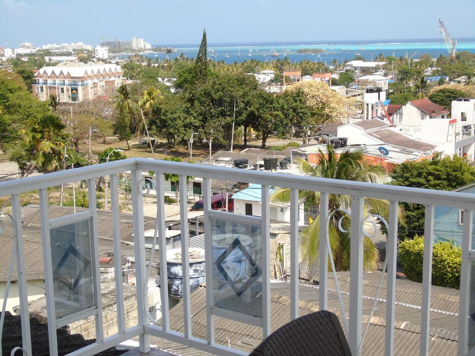 City view, Sea view