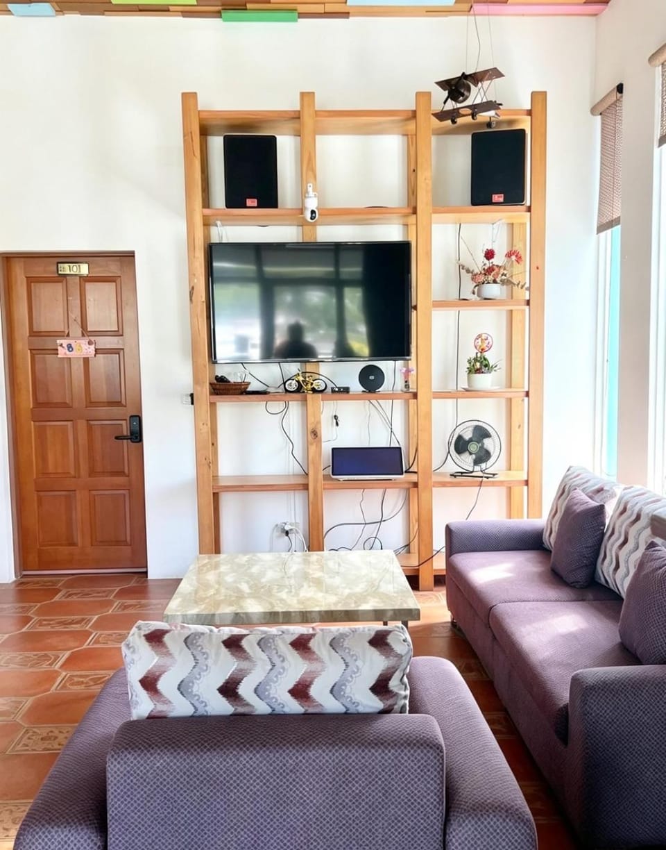 TV and multimedia, Living room, Evening entertainment