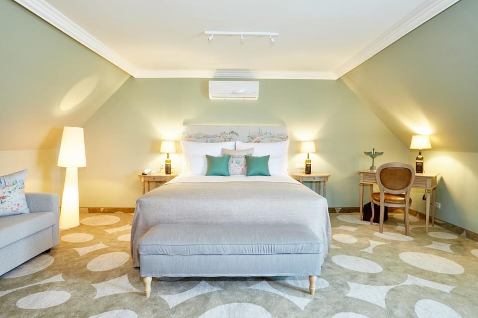 Bed, Photo of the whole room