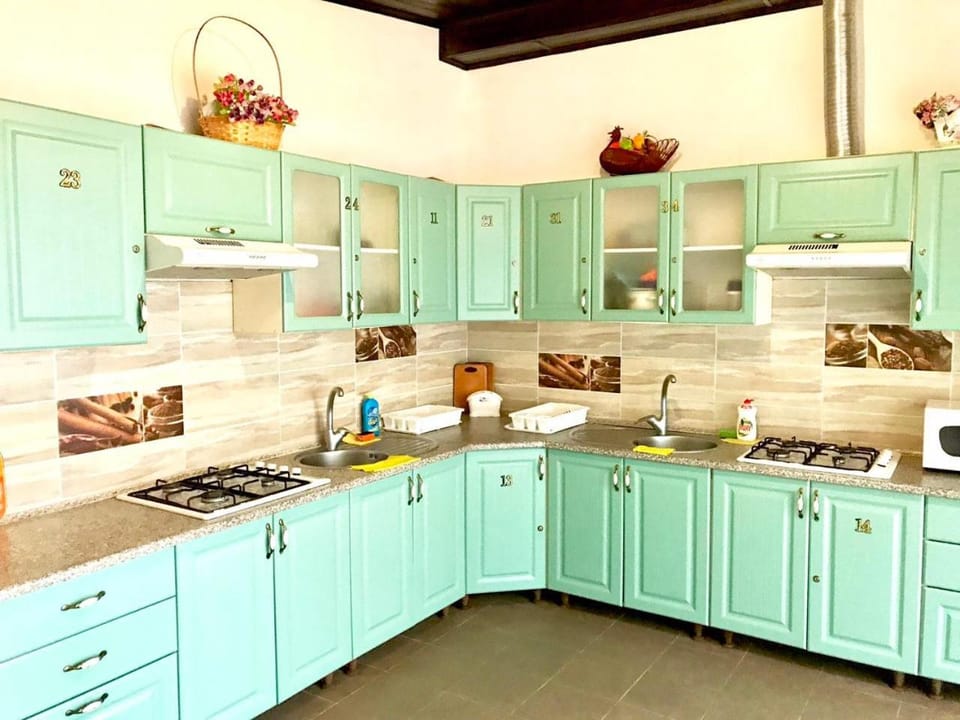 Kitchen or kitchenette, Communal kitchen