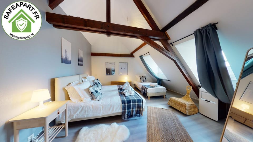Photo of the whole room, Bedroom