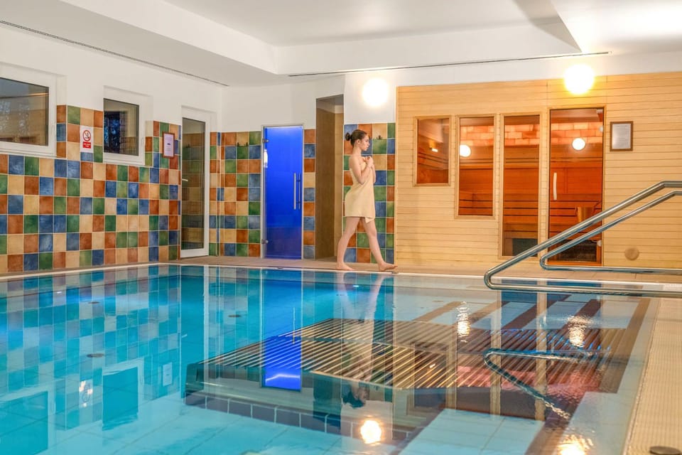 Massage, Sauna, Steam room, Swimming pool