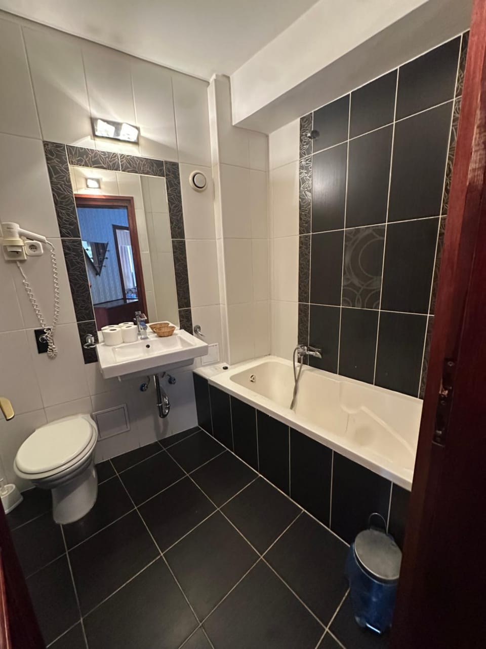 Shower, Toilet, Bathroom, Bath, towels