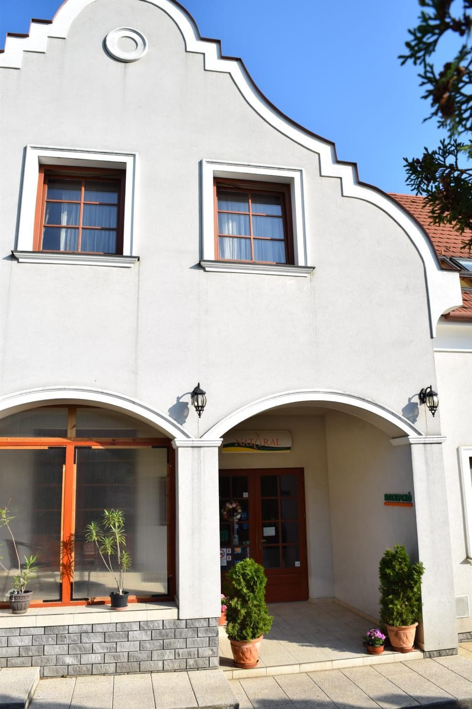 Facade/entrance