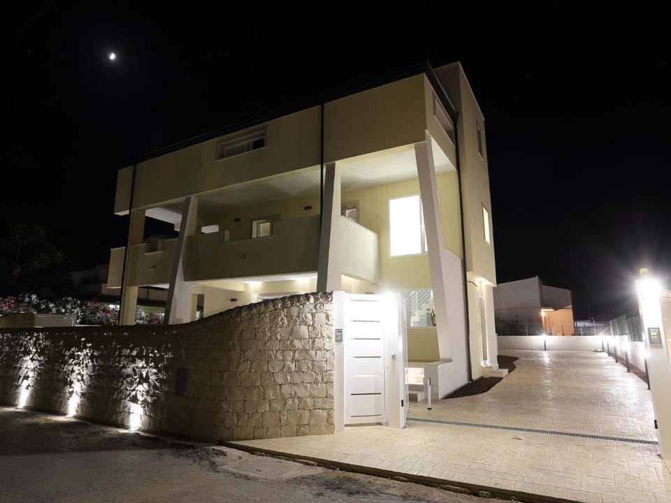 Property building, Facade/entrance