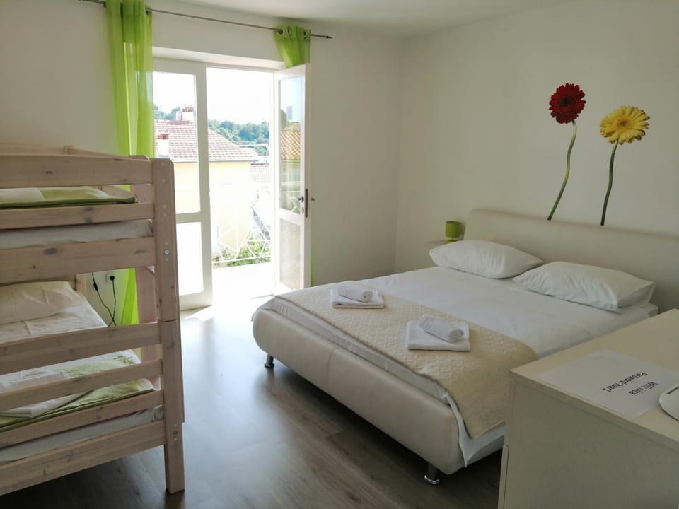 Bed, Balcony/Terrace, Bedroom, Street view, bunk bed