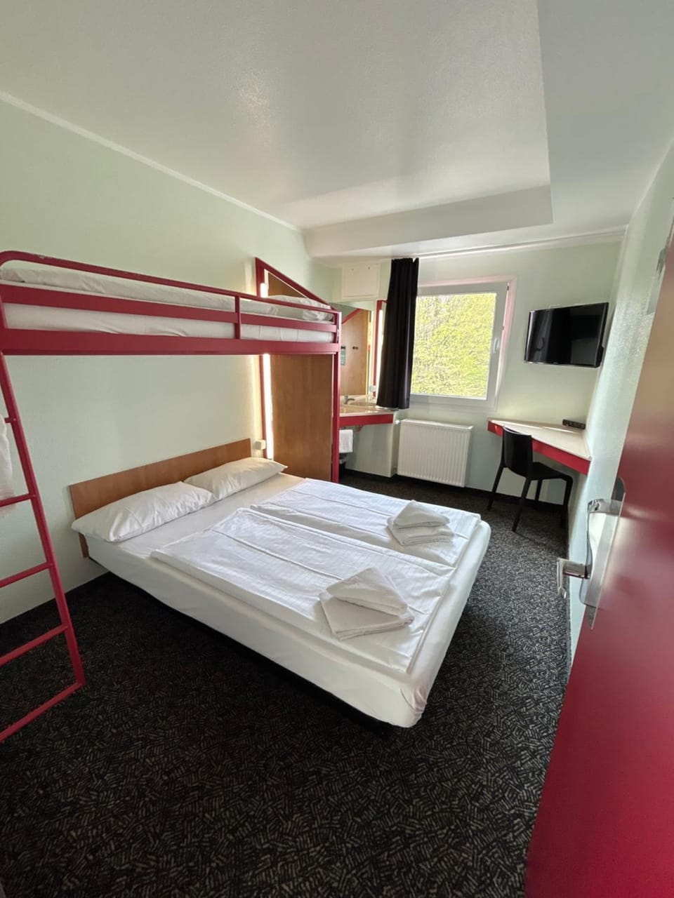 Photo of the whole room, Bedroom, towels