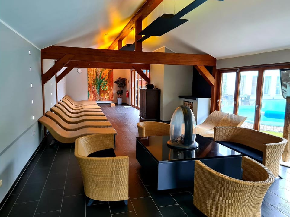 Sauna, Spa and wellness centre/facilities, Seating area