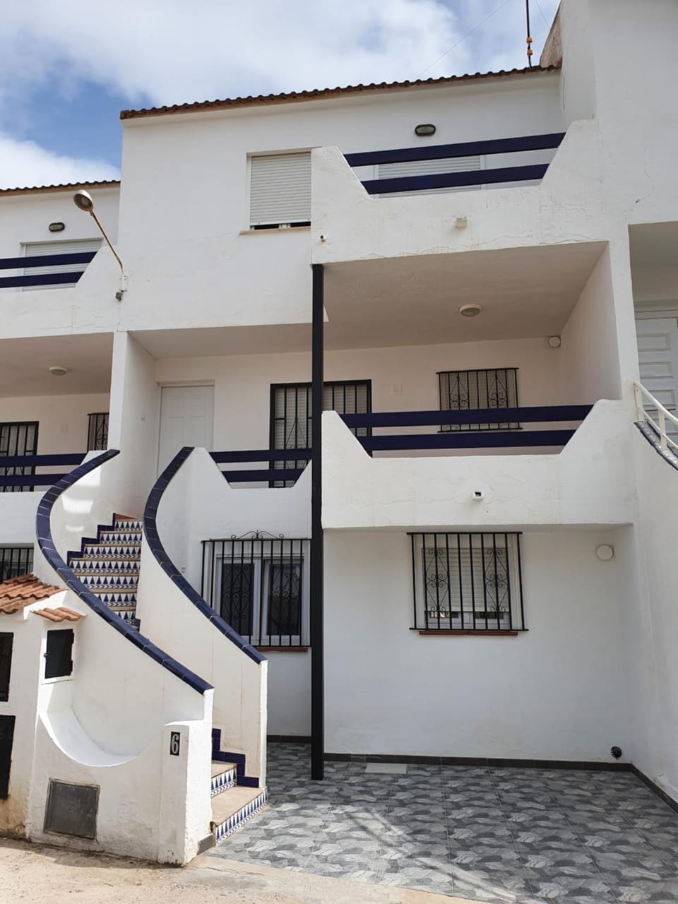 Property building, Facade/entrance, Balcony/Terrace, Lobby or reception, Parking