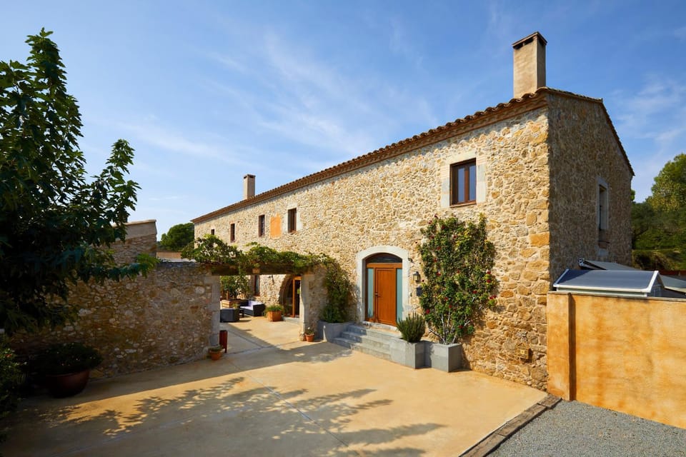 Property building, Patio, Facade/entrance