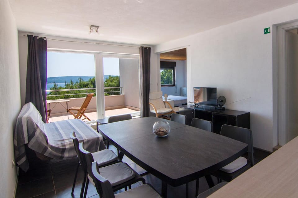Communal lounge/ TV room, Dining area