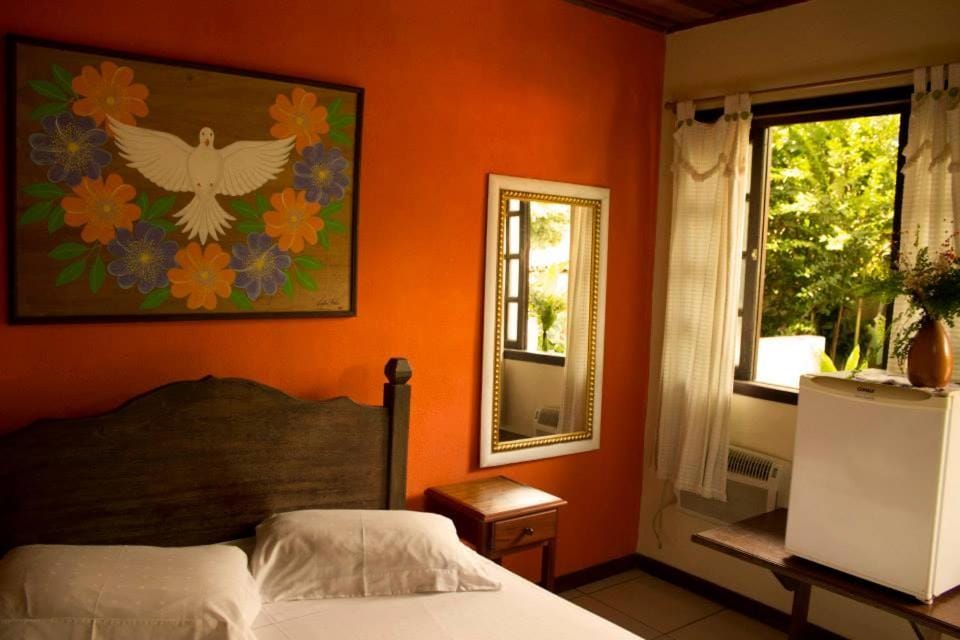 Photo of the whole room, Decorative detail