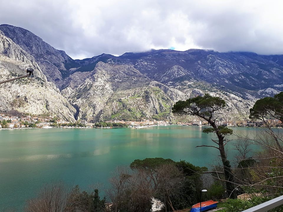 City view, Mountain view, Sea view