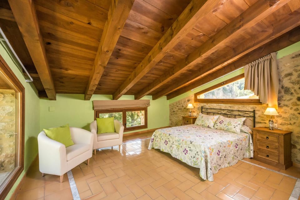 Photo of the whole room, Garden view, Mountain view