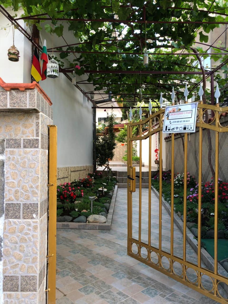 Facade/entrance