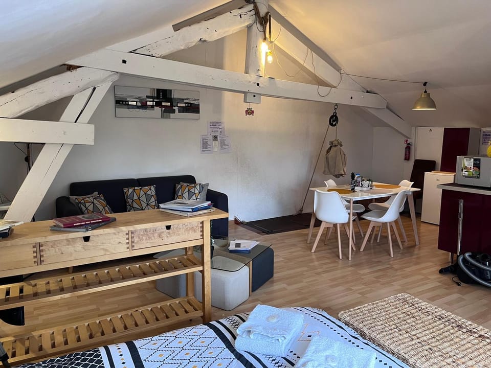 Photo of the whole room, Bedroom