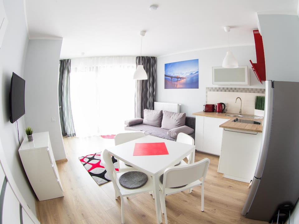 TV and multimedia, Coffee/tea facilities, Kitchen or kitchenette, Living room, Seating area