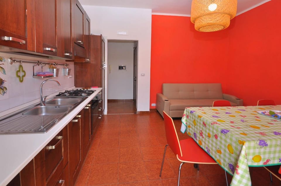 Bed, Coffee/tea facilities, Kitchen or kitchenette, Living room, Seating area, Dining area