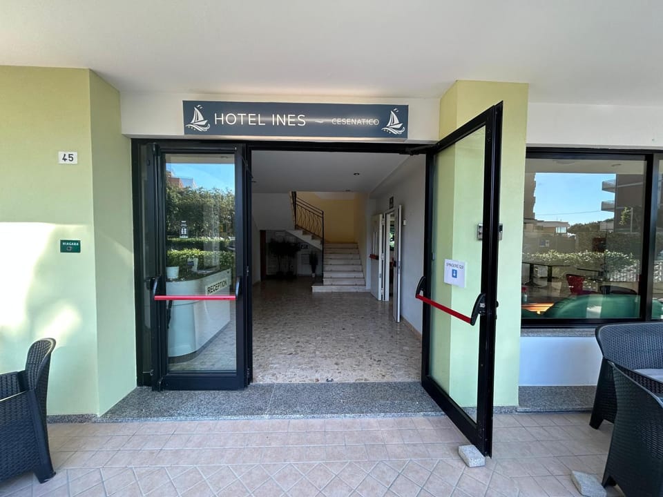 Facade/entrance