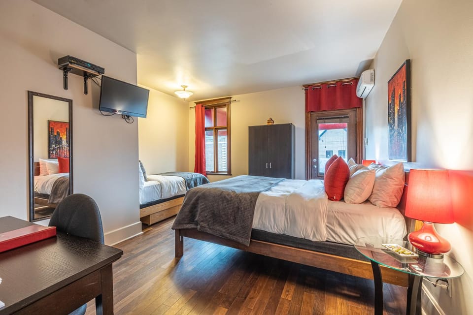 Bed, Photo of the whole room, Seating area, Bedroom