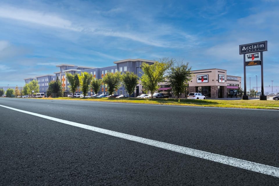 Property building, Neighbourhood, Natural landscape, Street view, Location