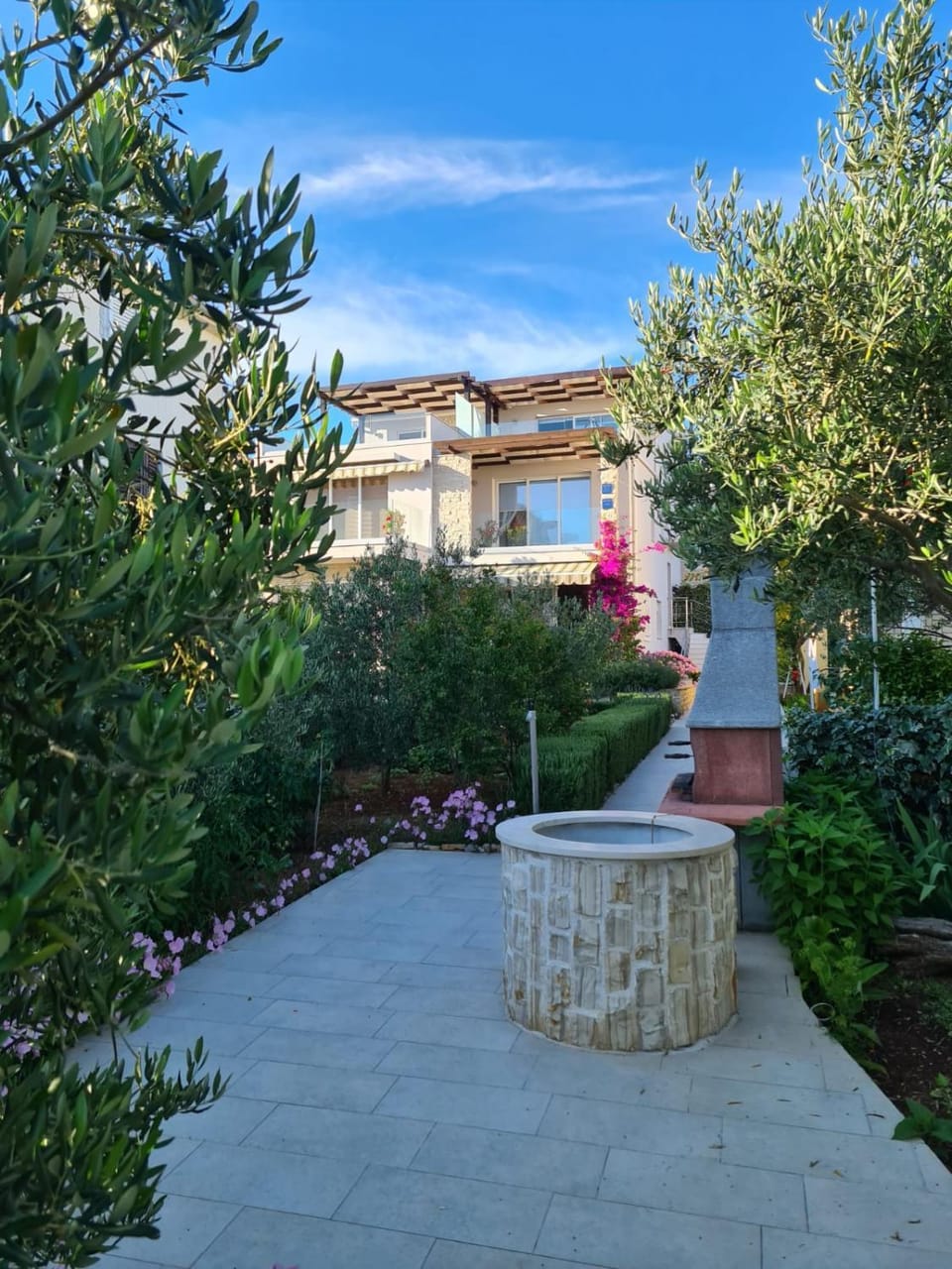 Property building, Spring, Day, Garden