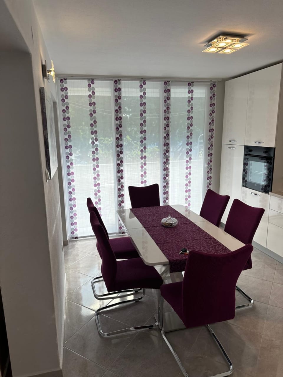 Seating area, Dining area