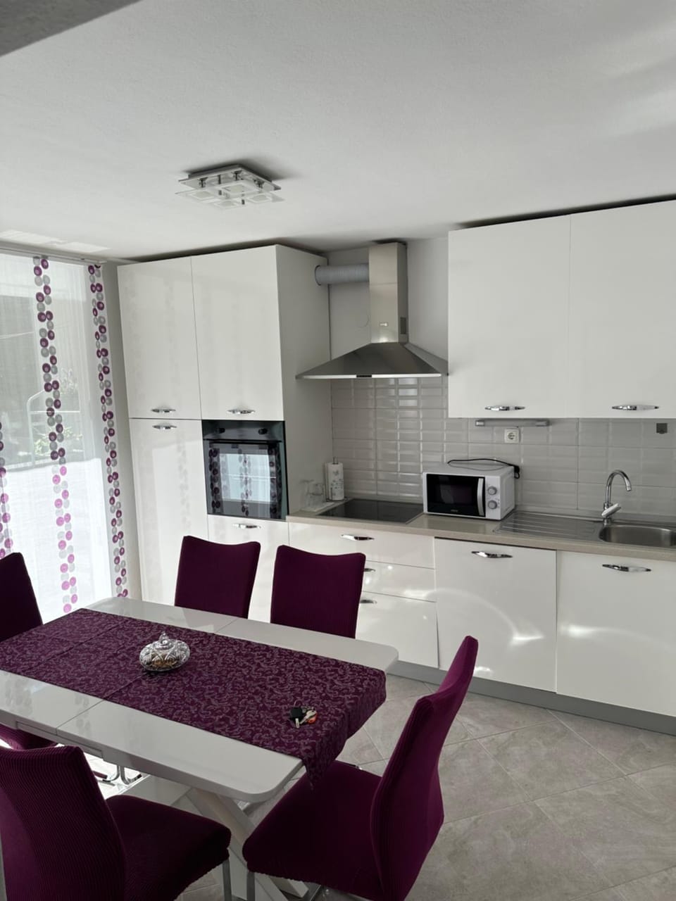 Kitchen or kitchenette, Dining area, minibar, pet friendly, stove