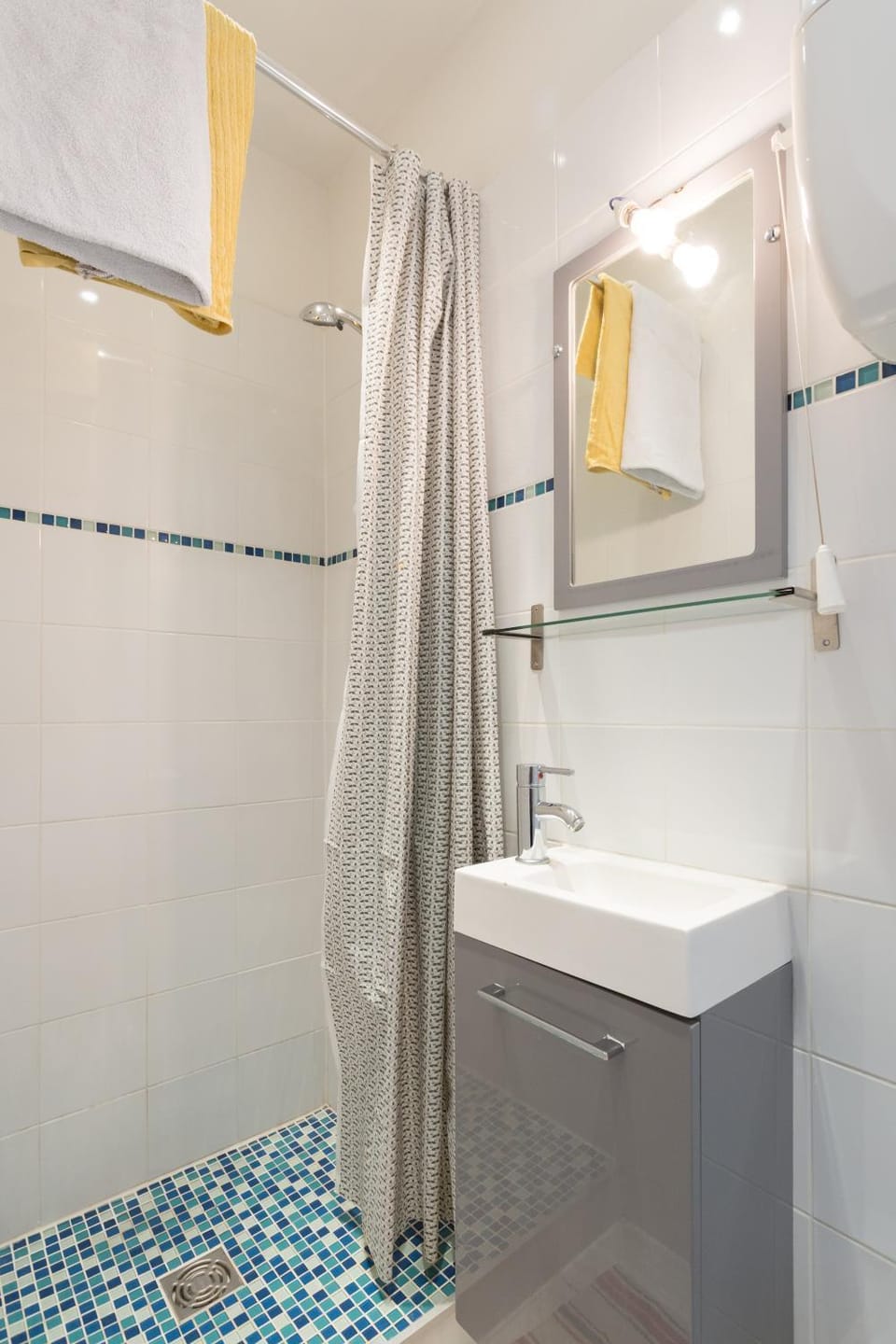 Shower, Bathroom, towels