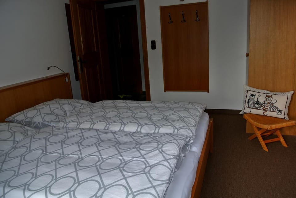 Bed, Photo of the whole room, Bedroom, Garden view