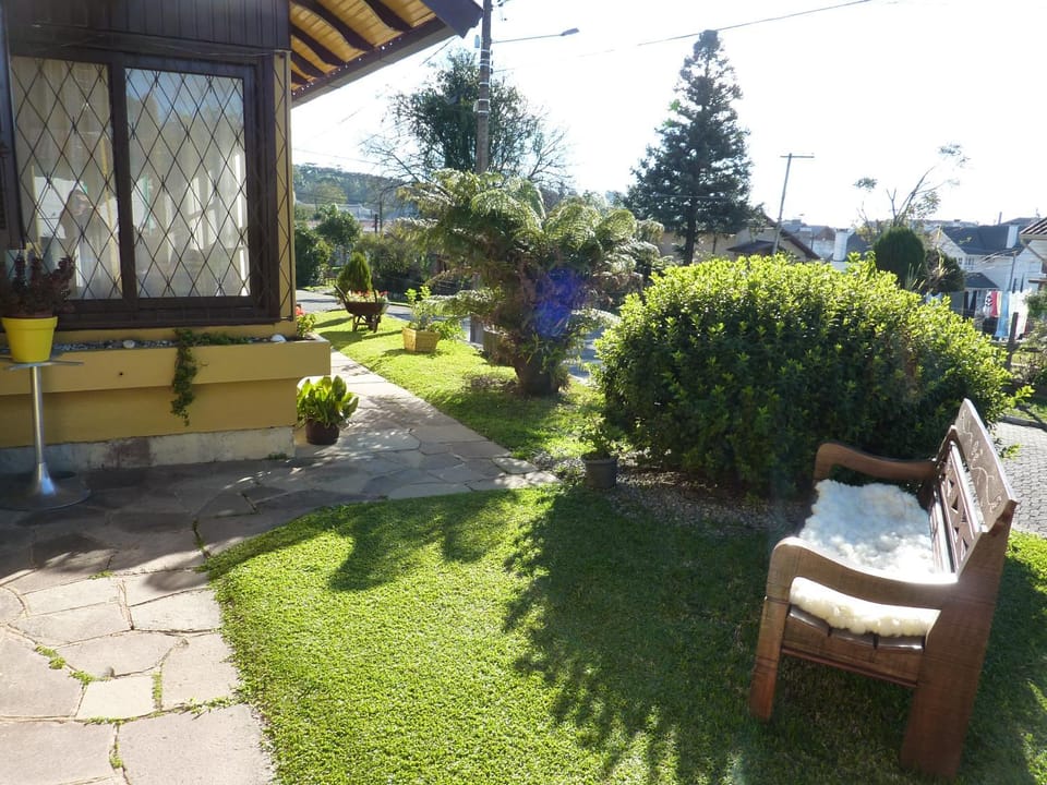 Pousada Casa Amarela Inn in Canela