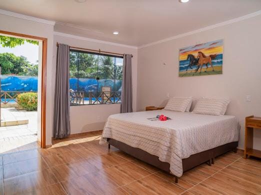Photo of the whole room, Pool view