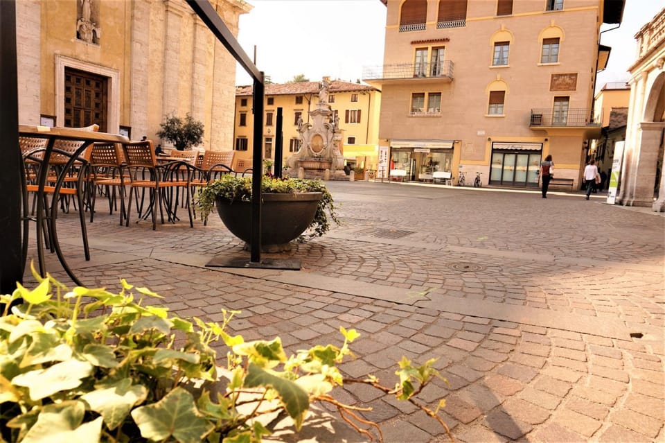 Nearby landmark, Restaurant/places to eat